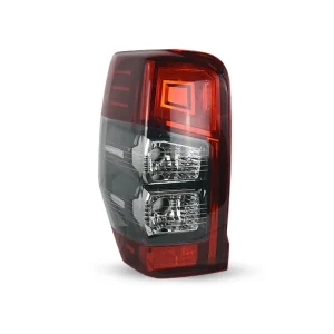 8330B211, Piloto trasero izquierdo